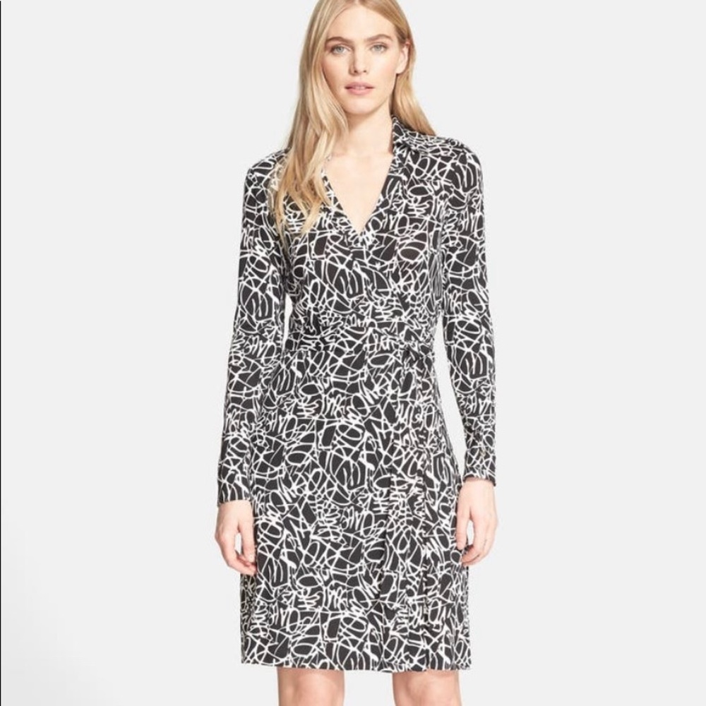 Diane Von Furstenberg Wrap Dress size 2  Mint Condition. Falls to knee.